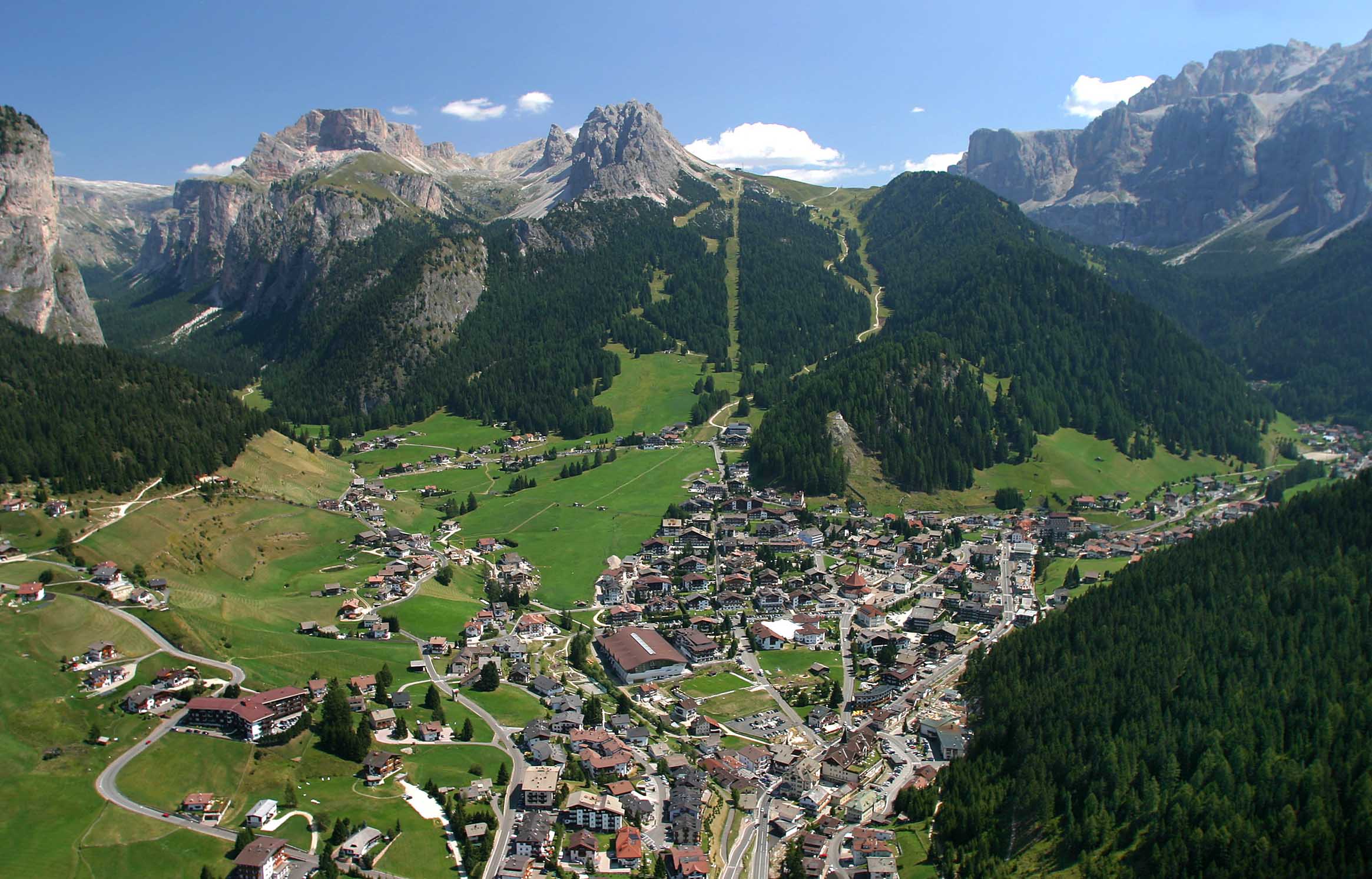 Сельва ди. Selva Val Gardena. Горнолыжные курорты Италии. Австрия зимой горнолыжные курорты. Selva Италия горнолыжный курорт фото.